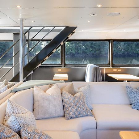 Milford Sound Overnight Cruise - Fiordland Discovery Eksteriør billede