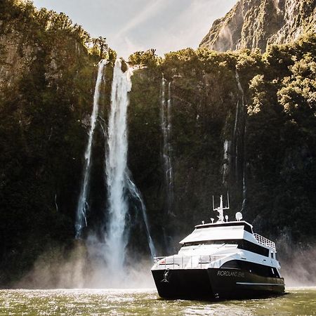 Milford Sound Overnight Cruise - Fiordland Discovery Eksteriør billede