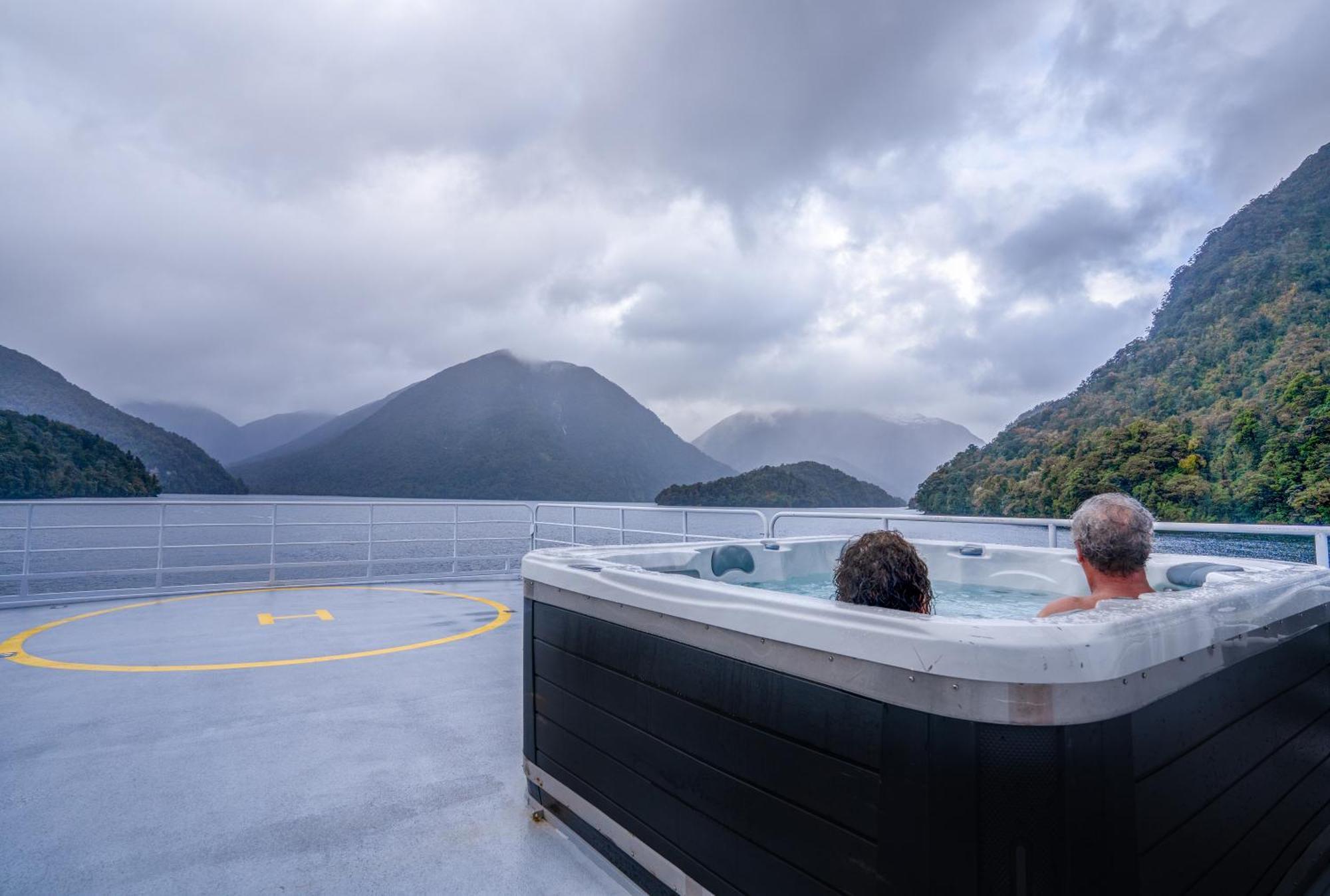 Milford Sound Overnight Cruise - Fiordland Discovery Hotel Eksteriør billede