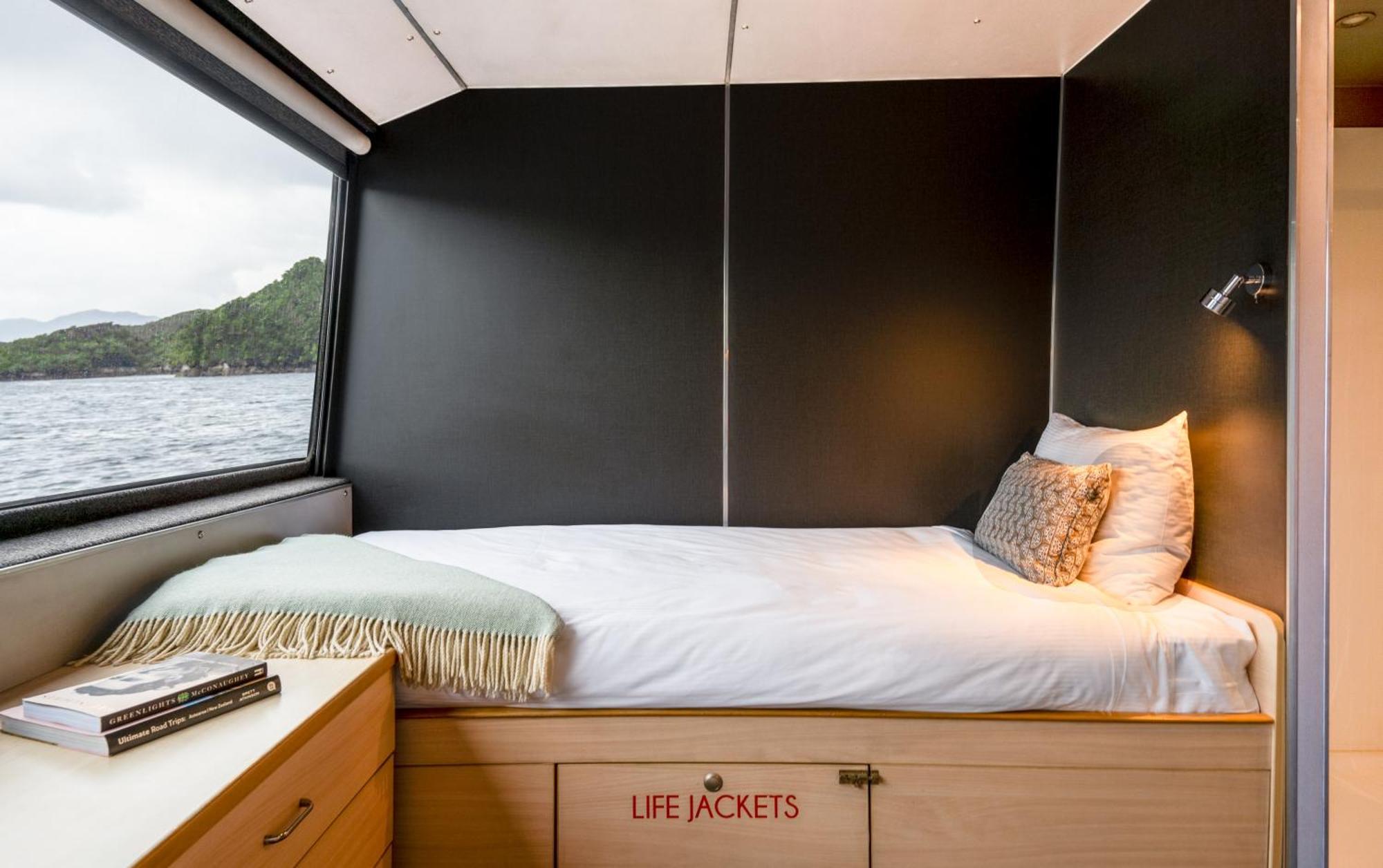 Milford Sound Overnight Cruise - Fiordland Discovery Eksteriør billede