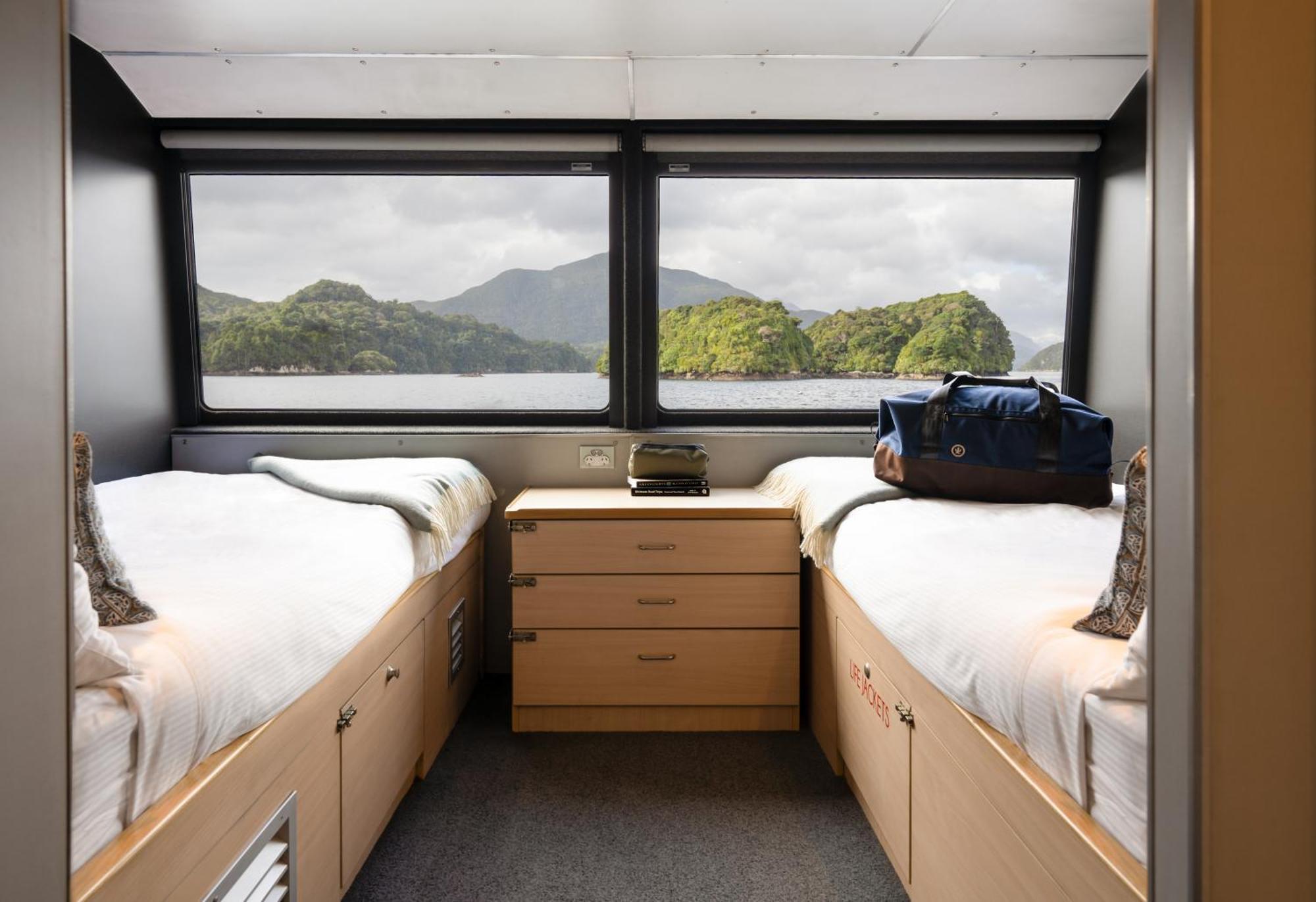 Milford Sound Overnight Cruise - Fiordland Discovery Eksteriør billede