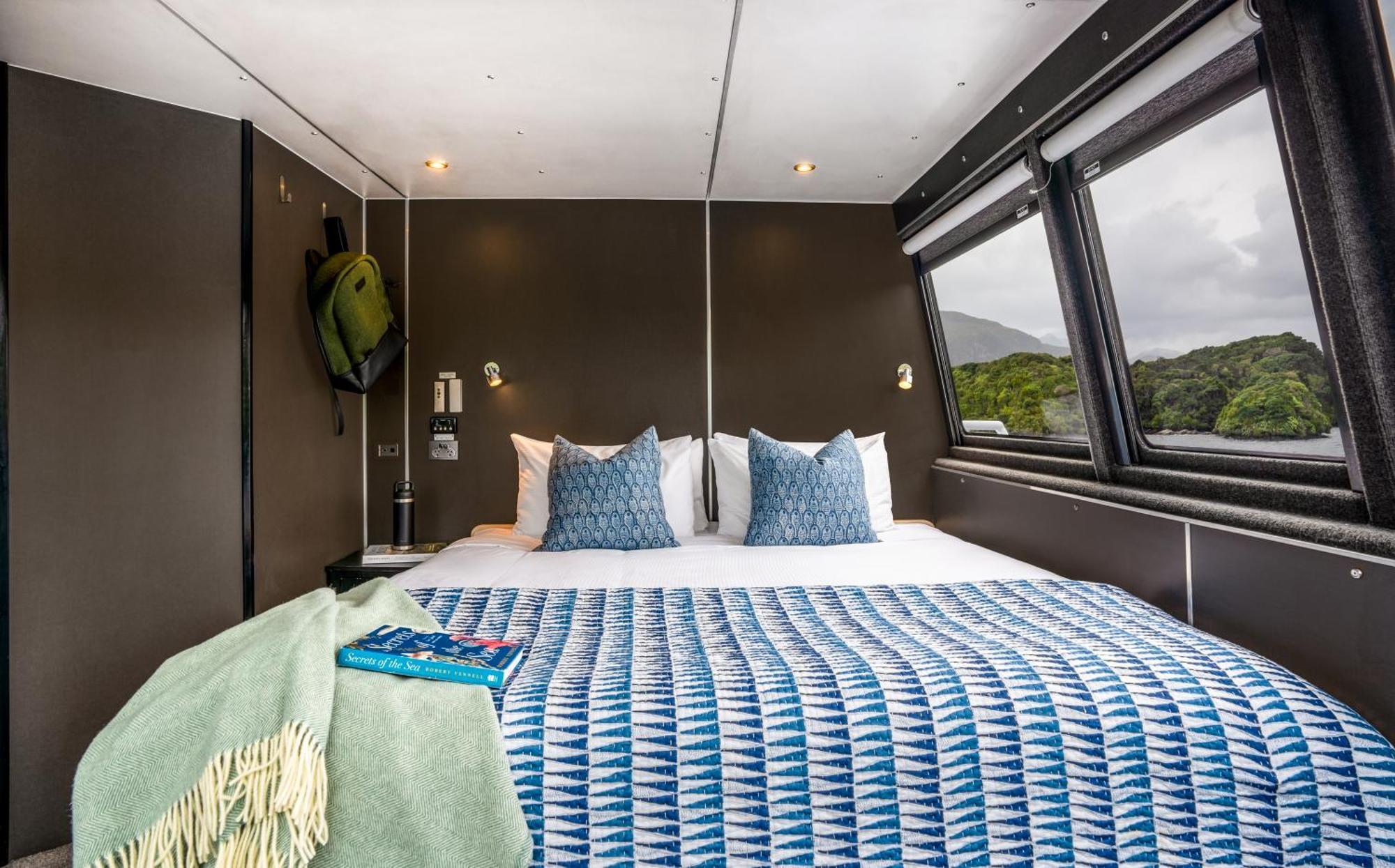 Milford Sound Overnight Cruise - Fiordland Discovery Eksteriør billede