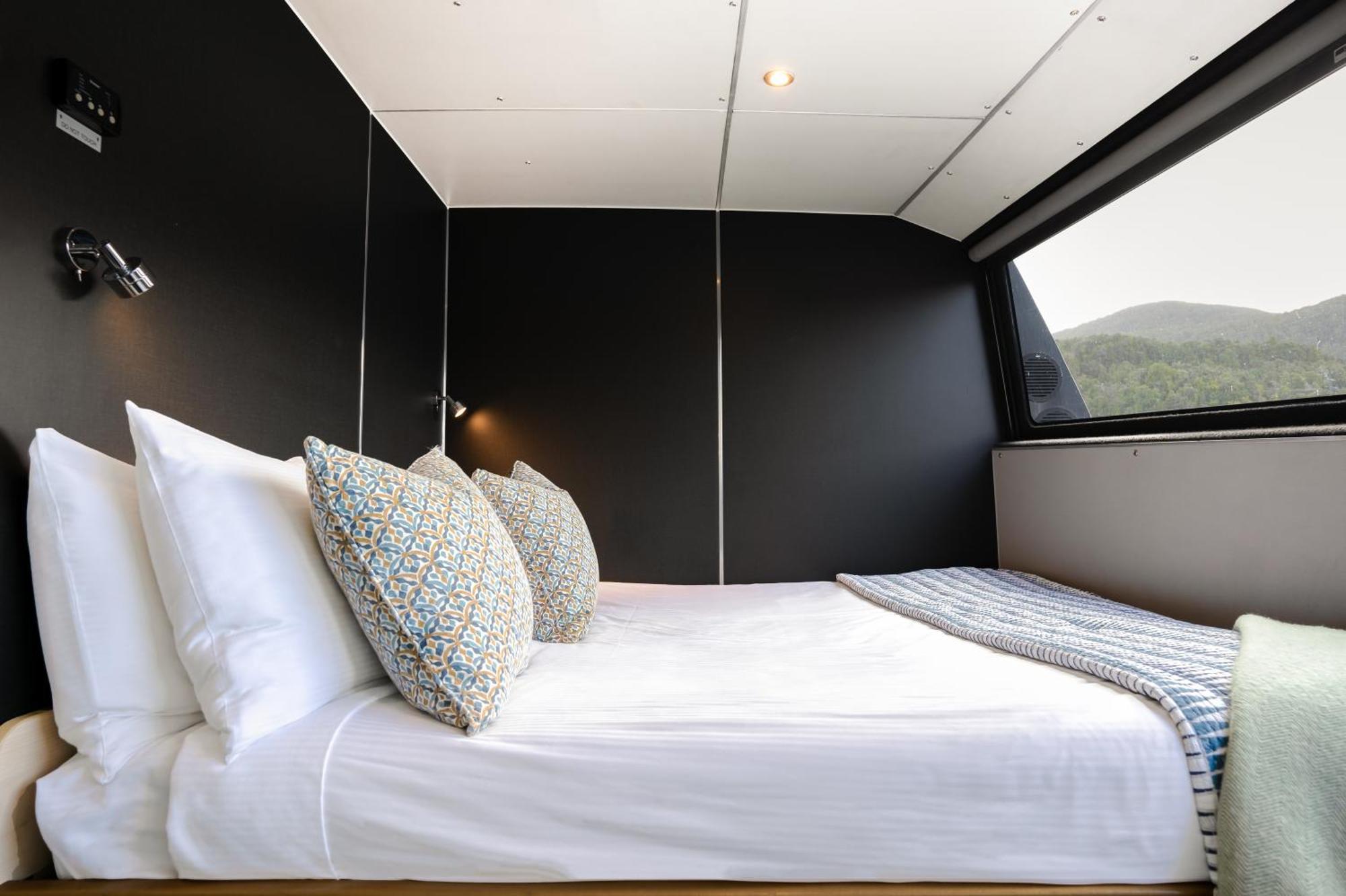 Milford Sound Overnight Cruise - Fiordland Discovery Eksteriør billede