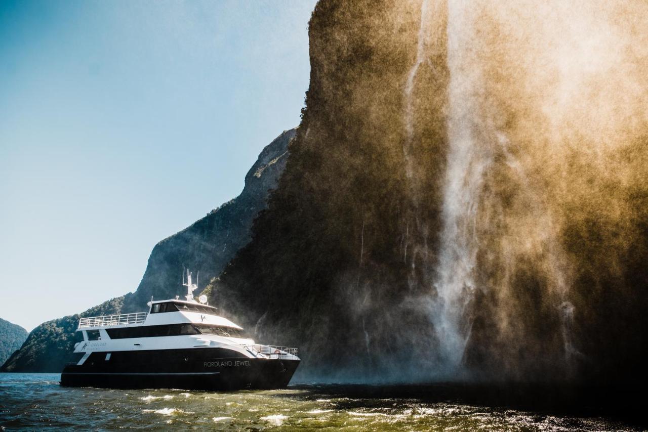 Milford Sound Overnight Cruise - Fiordland Discovery Hotel Eksteriør billede