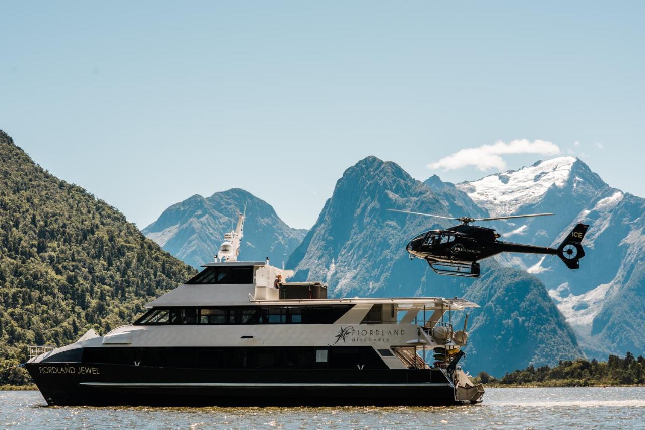 Milford Sound Overnight Cruise - Fiordland Discovery Eksteriør billede