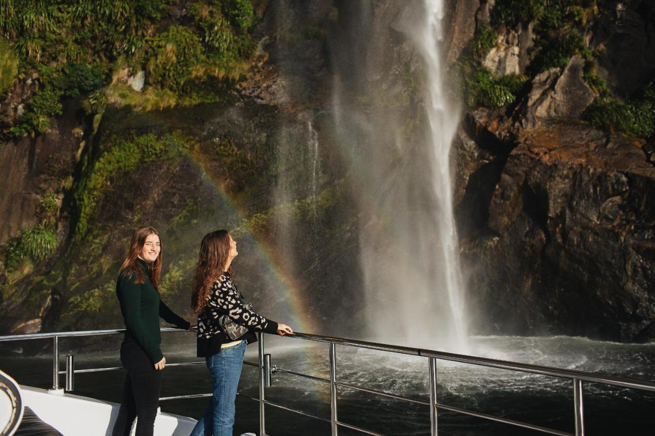 Milford Sound Overnight Cruise - Fiordland Discovery Eksteriør billede