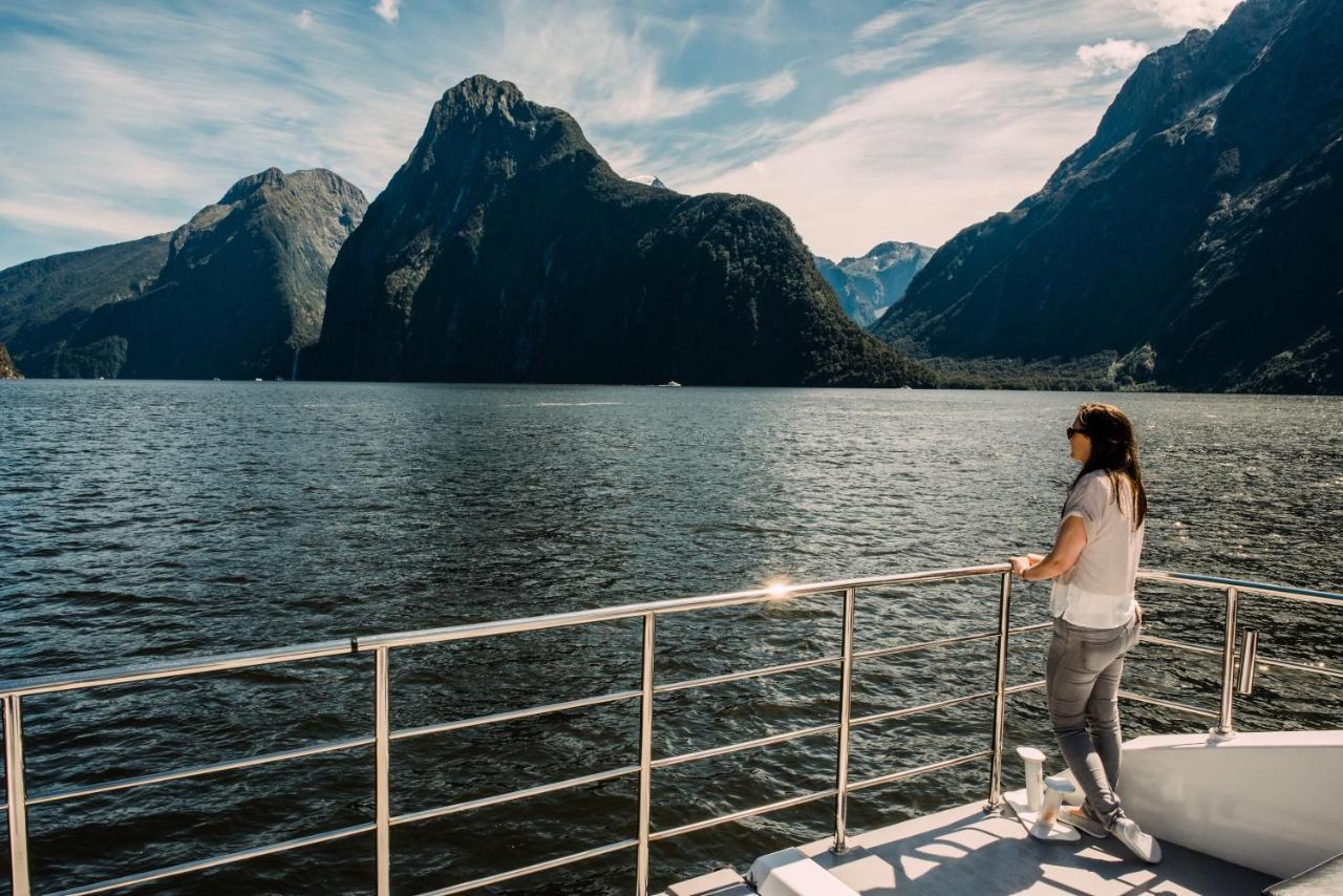 Milford Sound Overnight Cruise - Fiordland Discovery Eksteriør billede