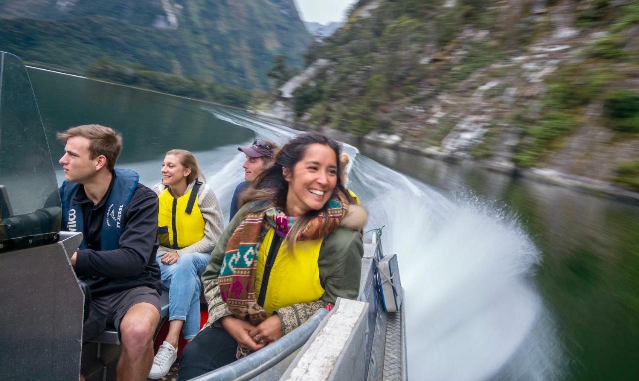 Milford Sound Overnight Cruise - Fiordland Discovery Eksteriør billede