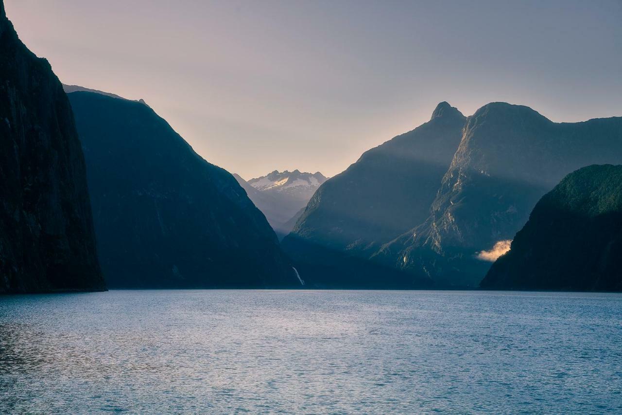 Milford Sound Overnight Cruise - Fiordland Discovery Eksteriør billede